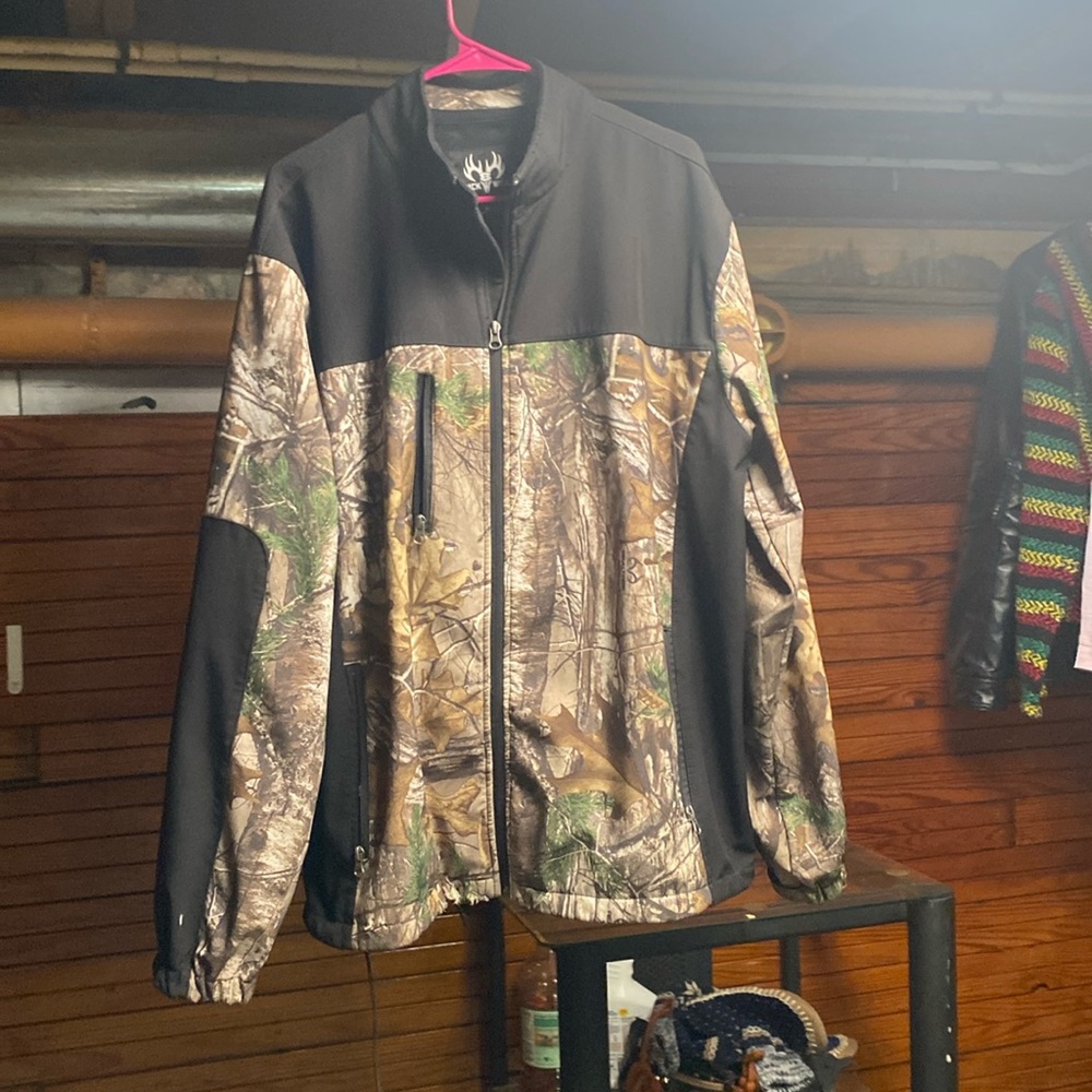 XL woman’s buck wear camo jacket